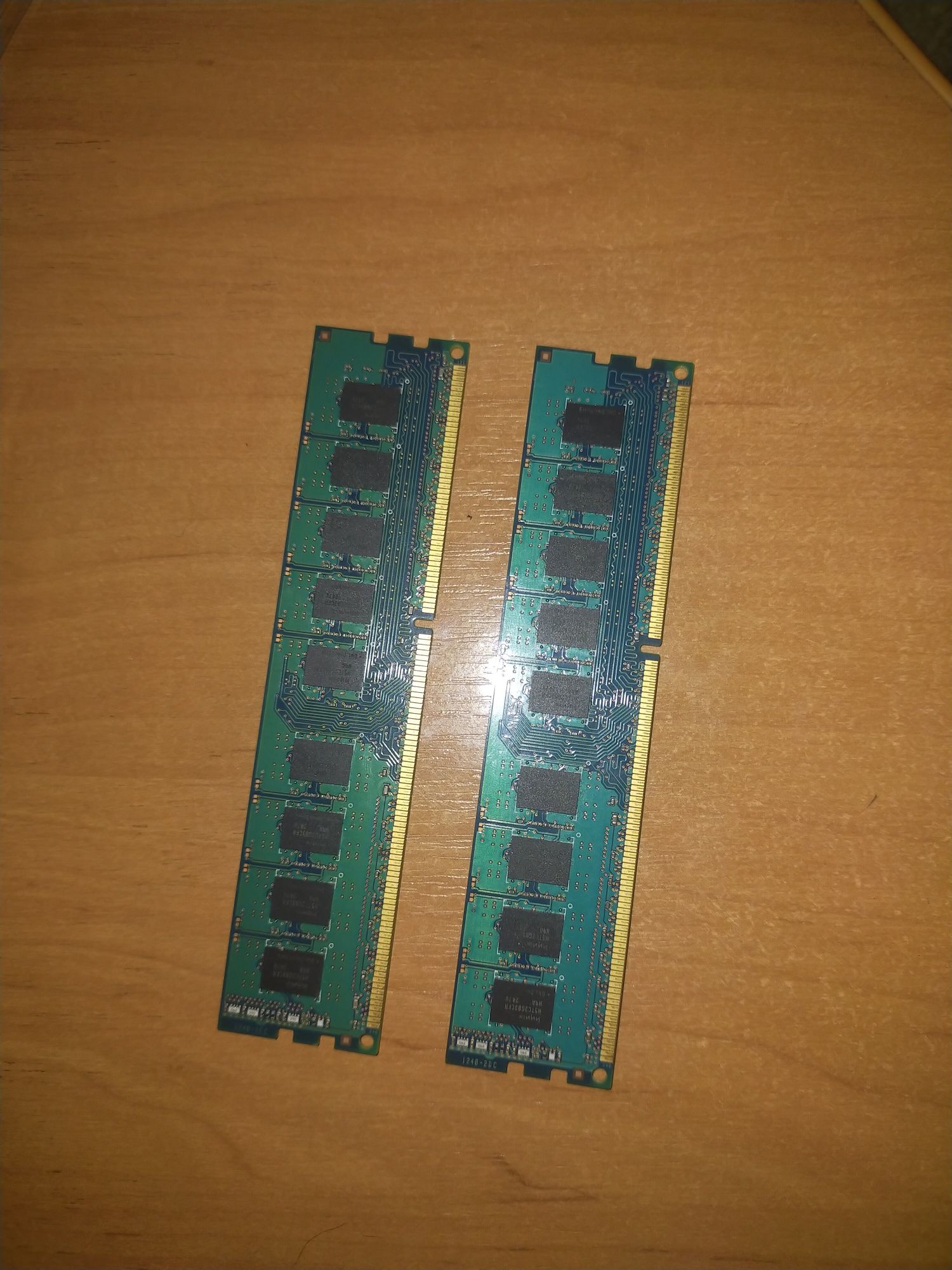 Продам оперативну пам'ять,ddr 3 дві плашки на 4гб ,разом є 8