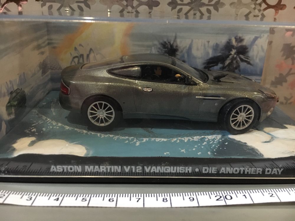 Miniatura Aston Martim do 007