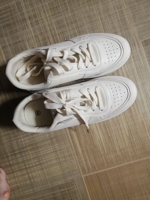 Кросівки жіночі осінь весна