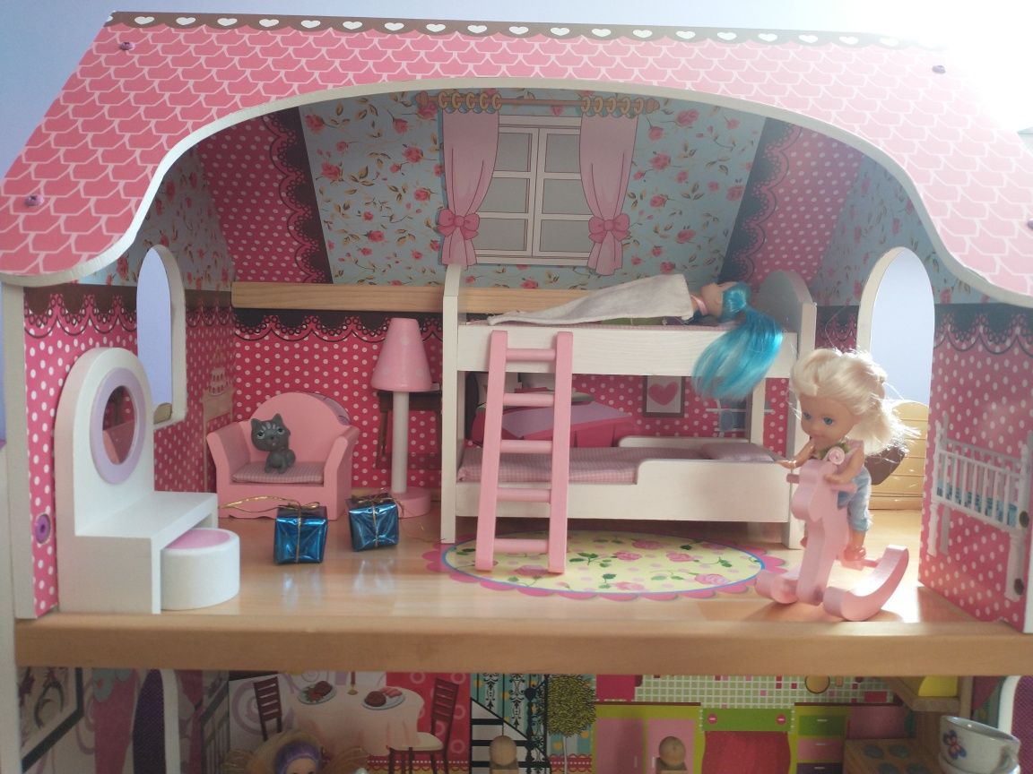 Domek dla lalek z meblami i lalkami+gratisy