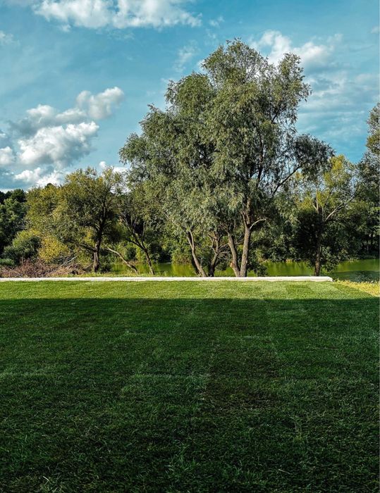 Стильний котедж на березі озера, 5 хв. від Бучанського парку