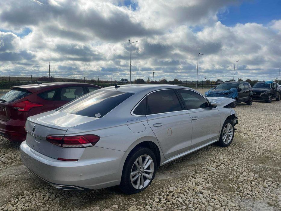 Продам 2020 VOLKSWAGEN PASSAT SE авто розмитнене 127т км пробігу