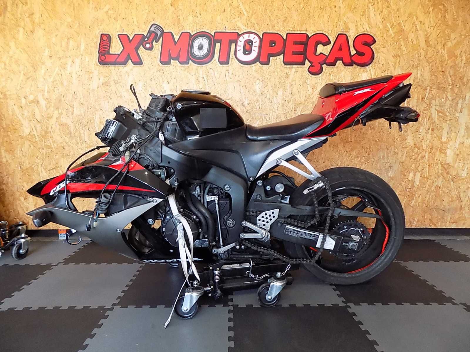 Hondas Cbr 600 RR 2007 para peças.