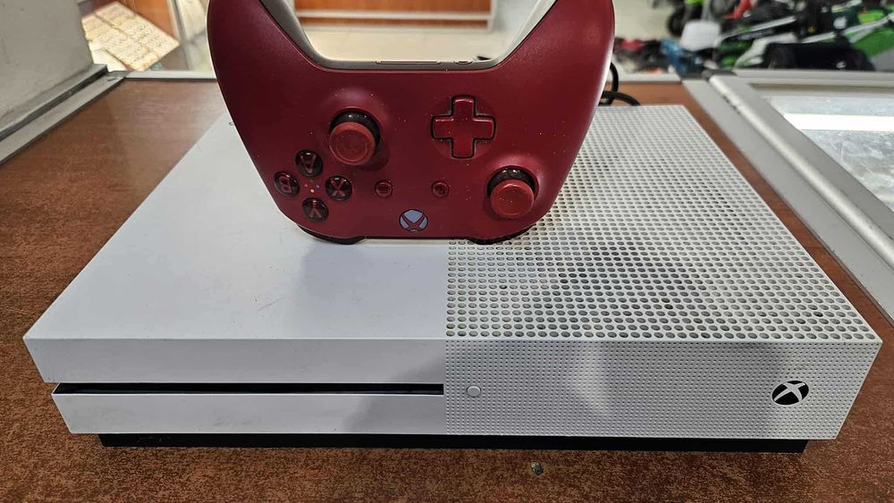 Konsola Xbox One S 1 TB, pad