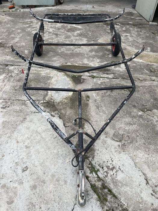Vendo reboque em muito bom estado. Pode ser adaptado para moto tb.