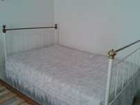 Cama de ferro muito antiga