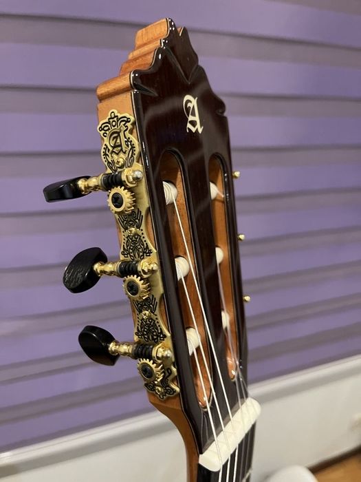 Guitarra classica Alhambra 9p