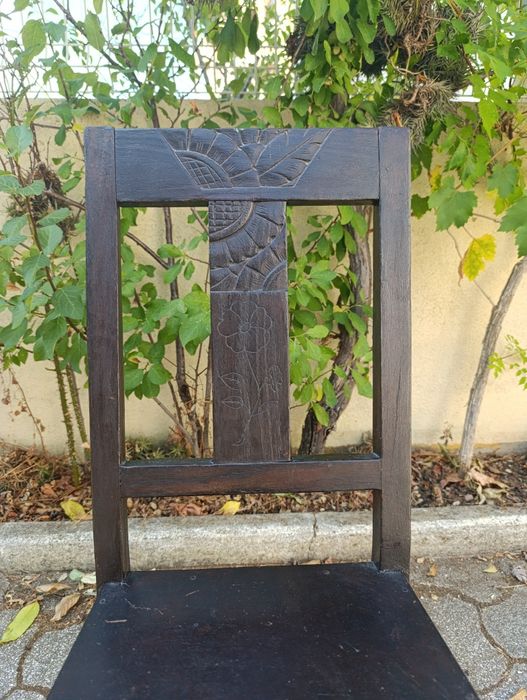 Cadeira de madeira trabalhada