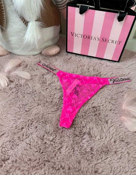 Stringi Victorias Secret M różne kolory