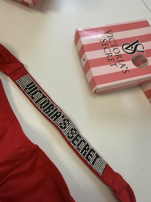 Stringi cyrkonie Victoria Secret