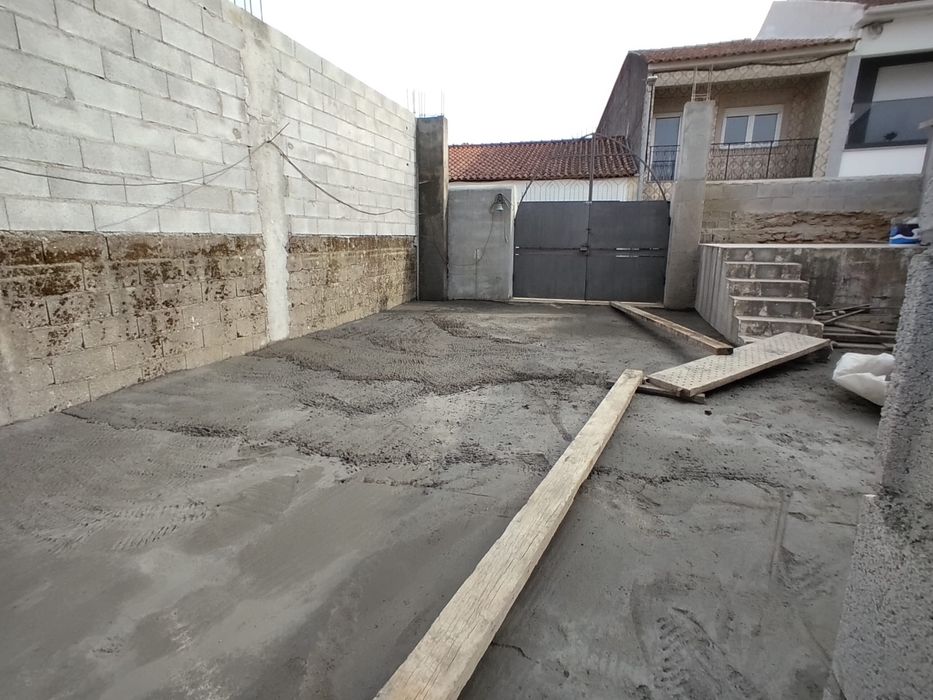 Portão em Ferro Metalizado Pintado de Cinza Escuro - 600€