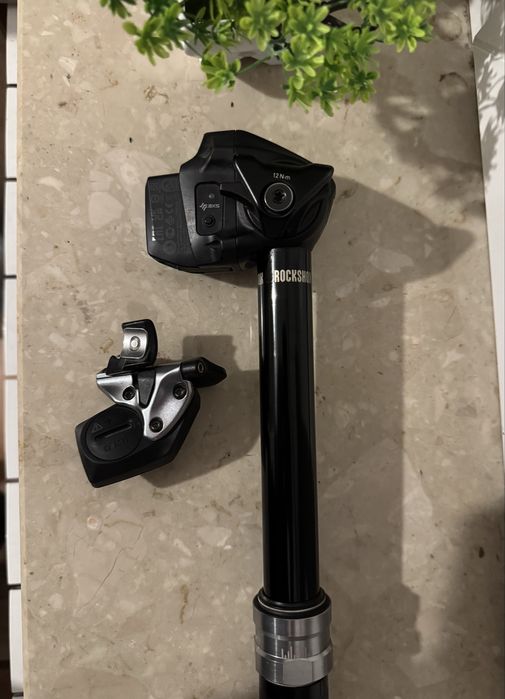 Sztyca regulowana Rock Shox Reverb AXS + manetka 30.9 150mm