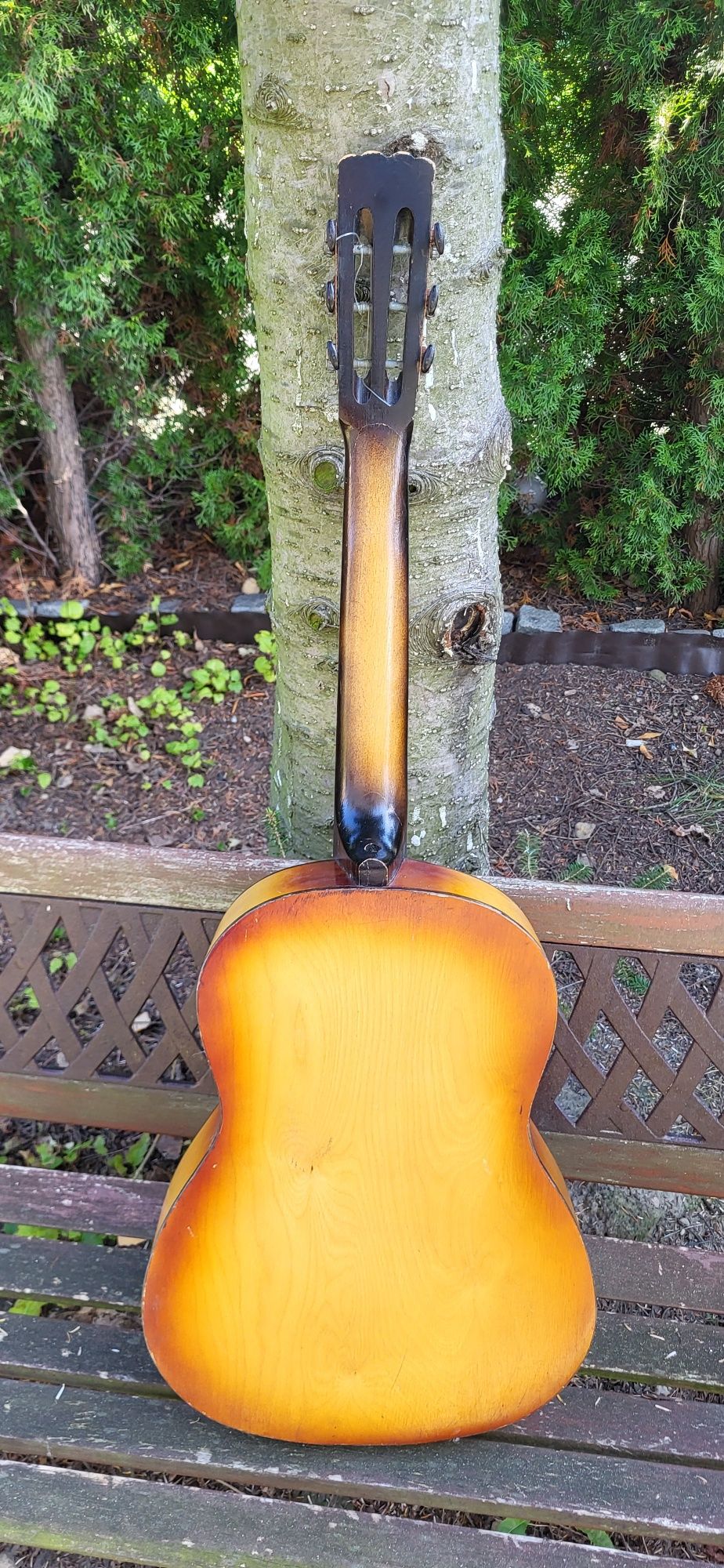 Stara gitara klasyczna