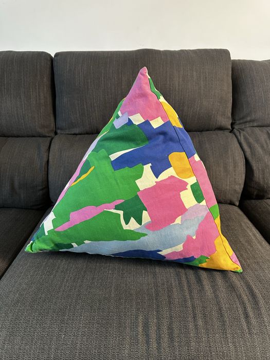 Trójkątna poduszka Ikea