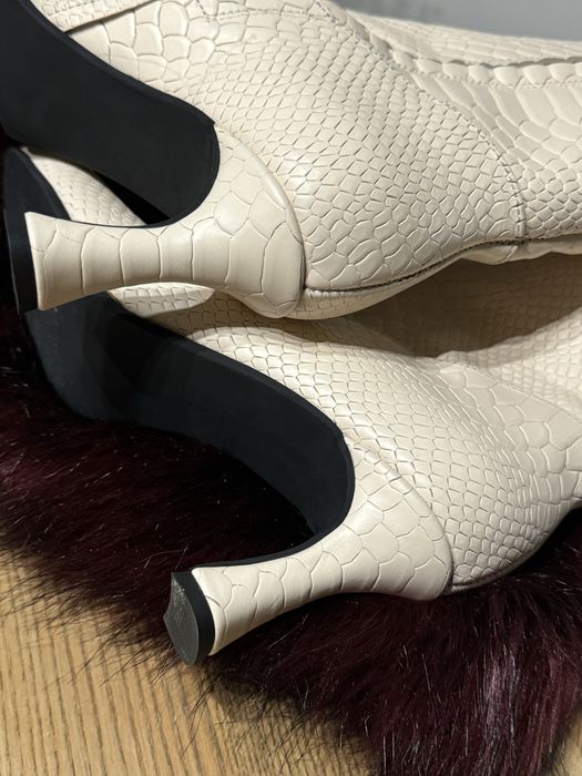 Чоботи ботільйони шкіряні черевики