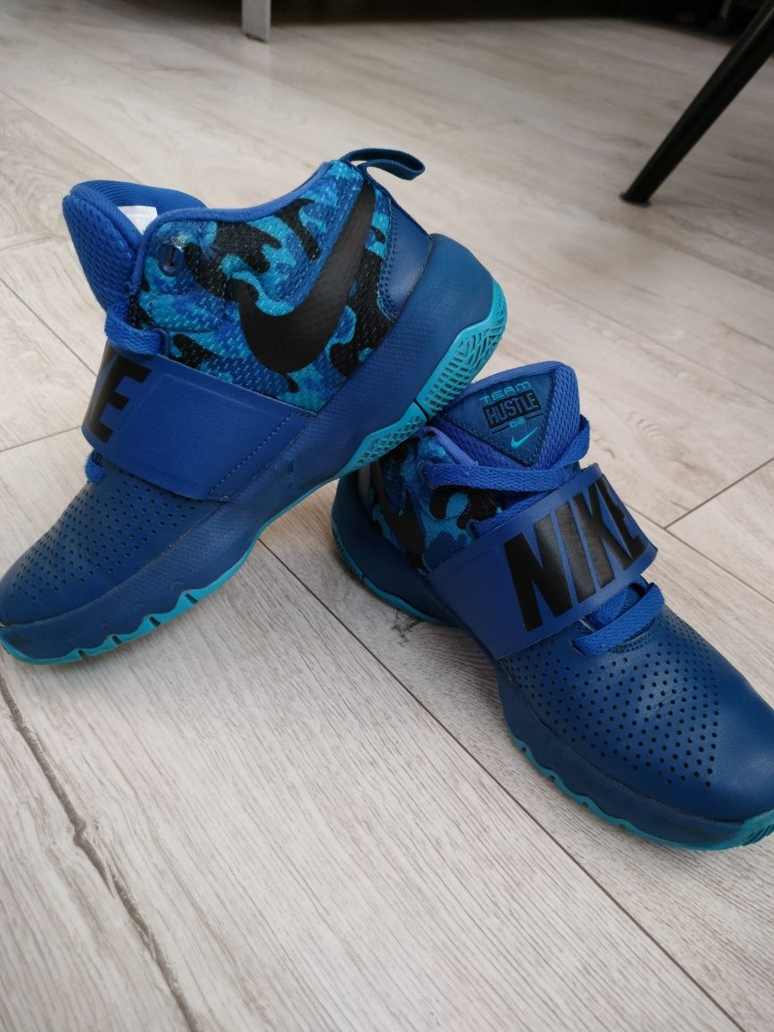 Buty Nike młodzieżowe 35,5