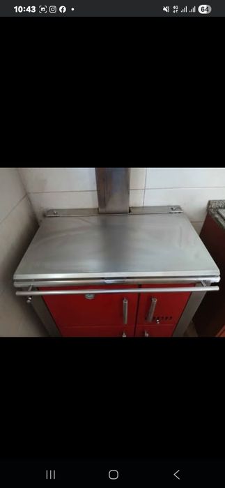 Fogao a lenha com pouco uso