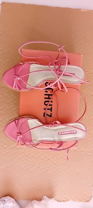 Sandálias Schutz 38 como novas!