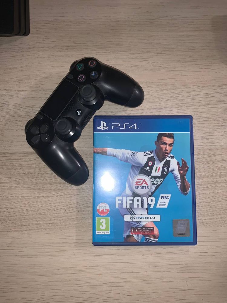 Продам PS4 Pro 1TB Black у хорошому Б/У стані