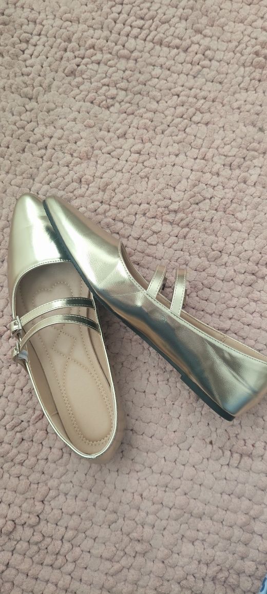 Sapatos dourados