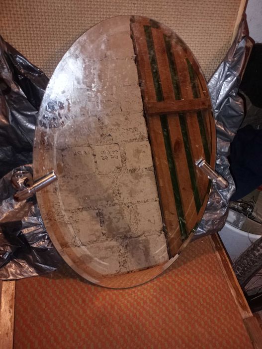 Lustro owalne z mocowaniem