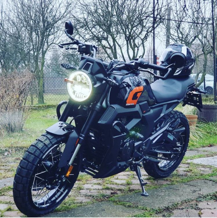 Motocykl Zontes 125 CM ZT125-GK.
