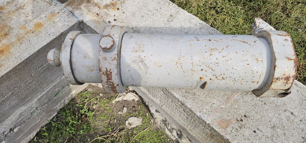 Siłowniki siłownikiem przyczepy wywrotki