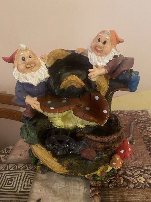 Фонтан с гномами