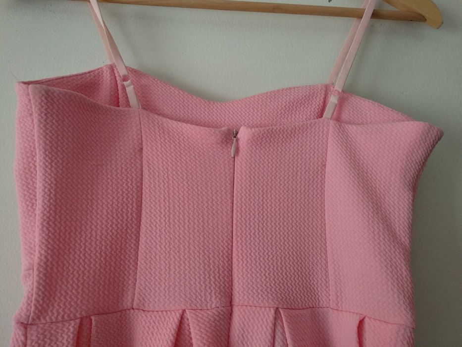 Vestido Rosa de Alças Ajustáveis