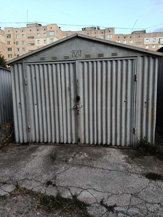 Продаж металевого гаража