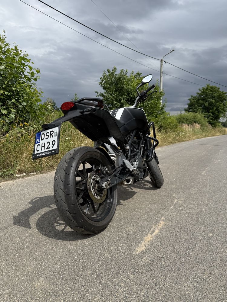 KTM naked 2014 r. 38800 pojemnosc 125