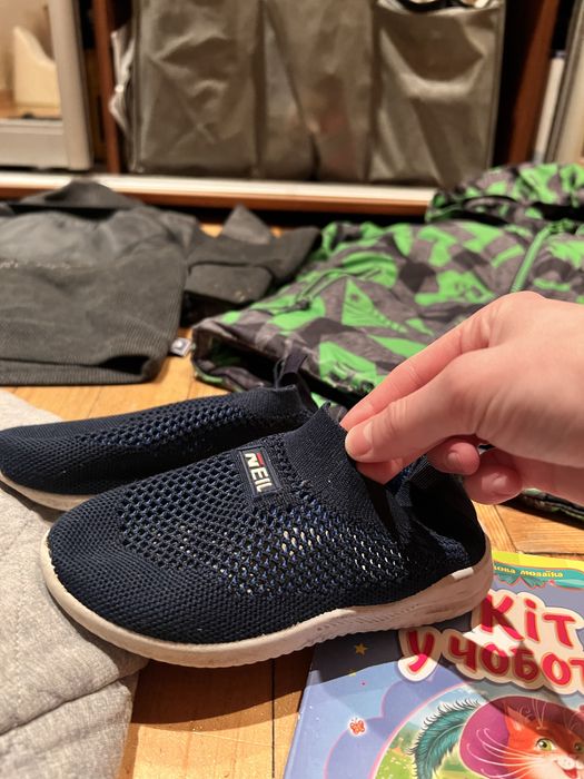 Одяг, взуття, іграшки