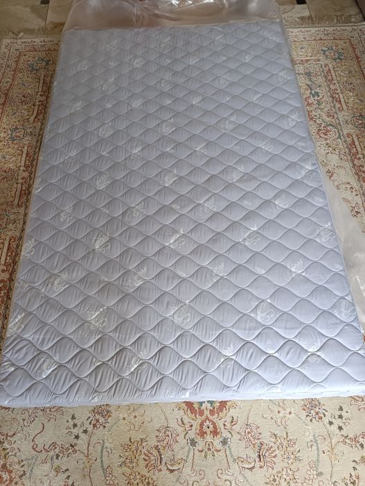 матрас новий.безпружинний 200*130*20.