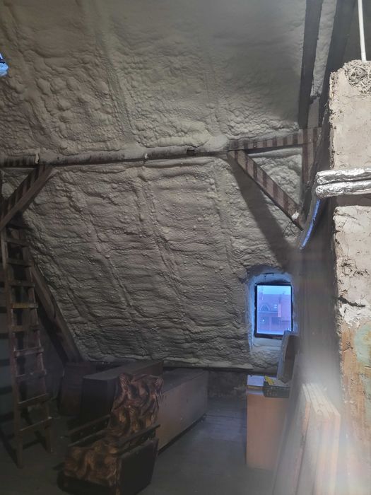 Ocieplanie piana PUR celuloza ocieplenie poddaszy izolacja domu stropu