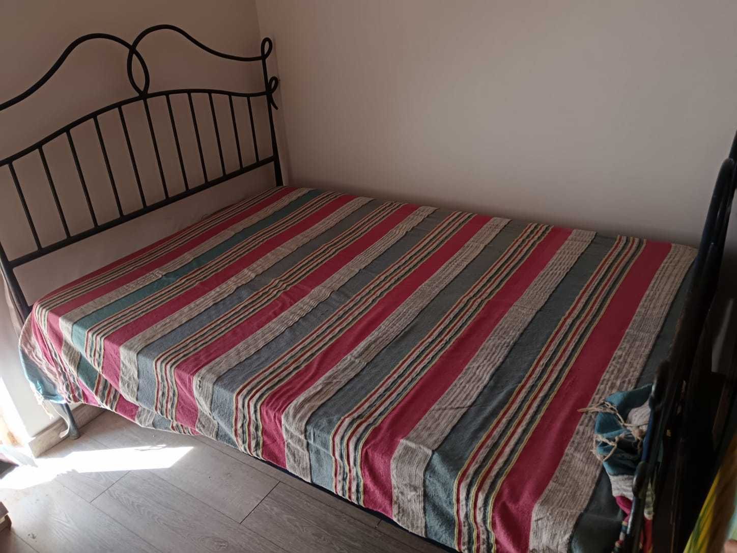 Cama de ferro forjado