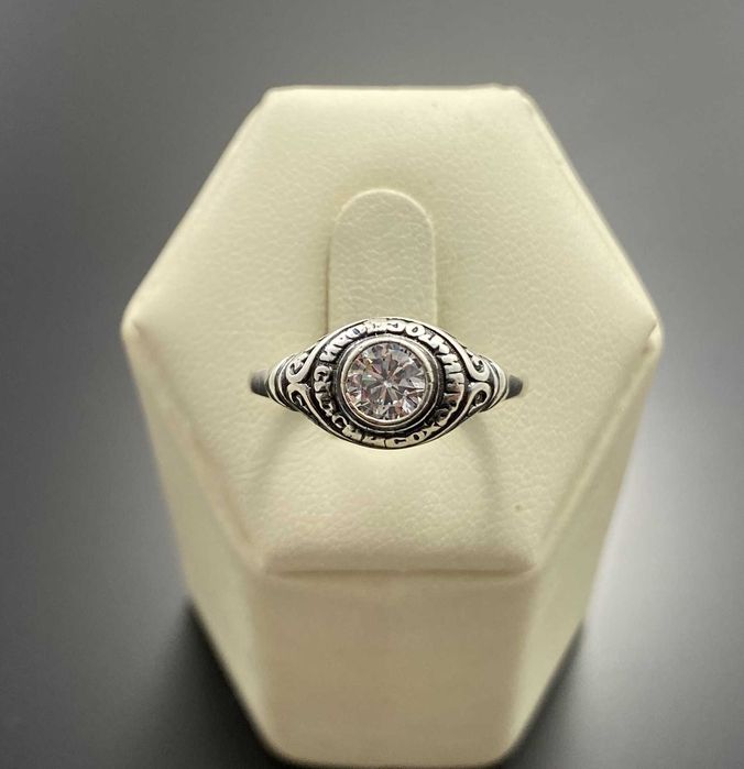 Srebrny pierścionek z cyrkonią- sygnecik Ag925
