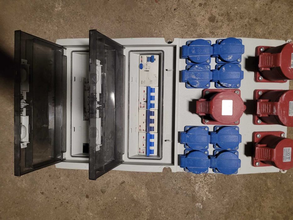 Rozdzielnica budowlana Rbetka RSX 2x 32A 2x 16A 5P,8x 230Vz różnicówką