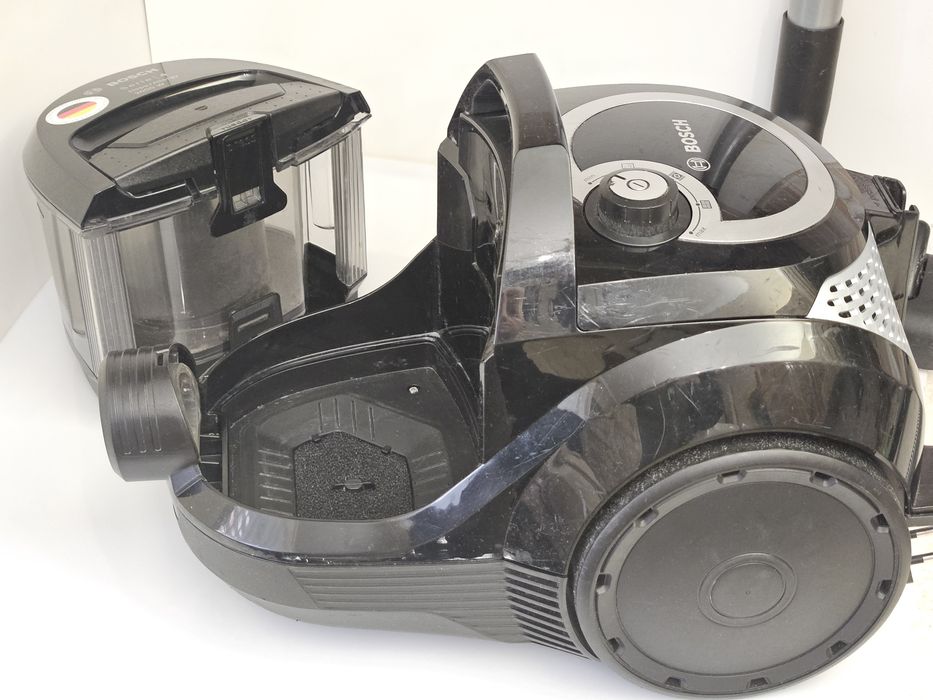 Пилосос BOSCH Series 4 на 2000Вт контейнерний/безмішковий