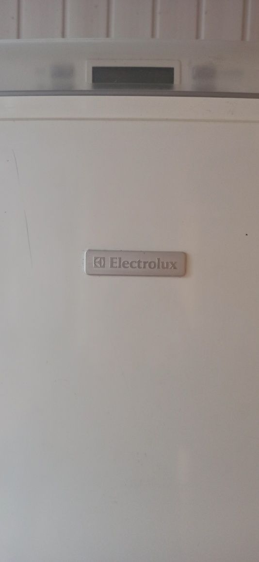 Морозильна камера Electrolux