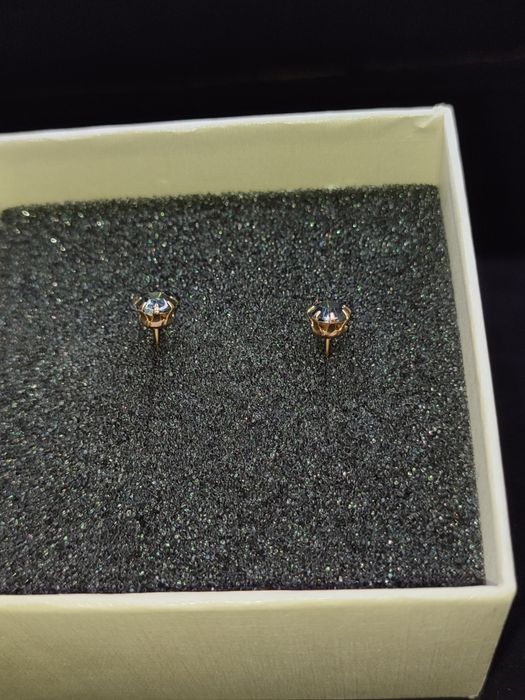 Piękne Kolczyki z szaro-czarnym diamentem