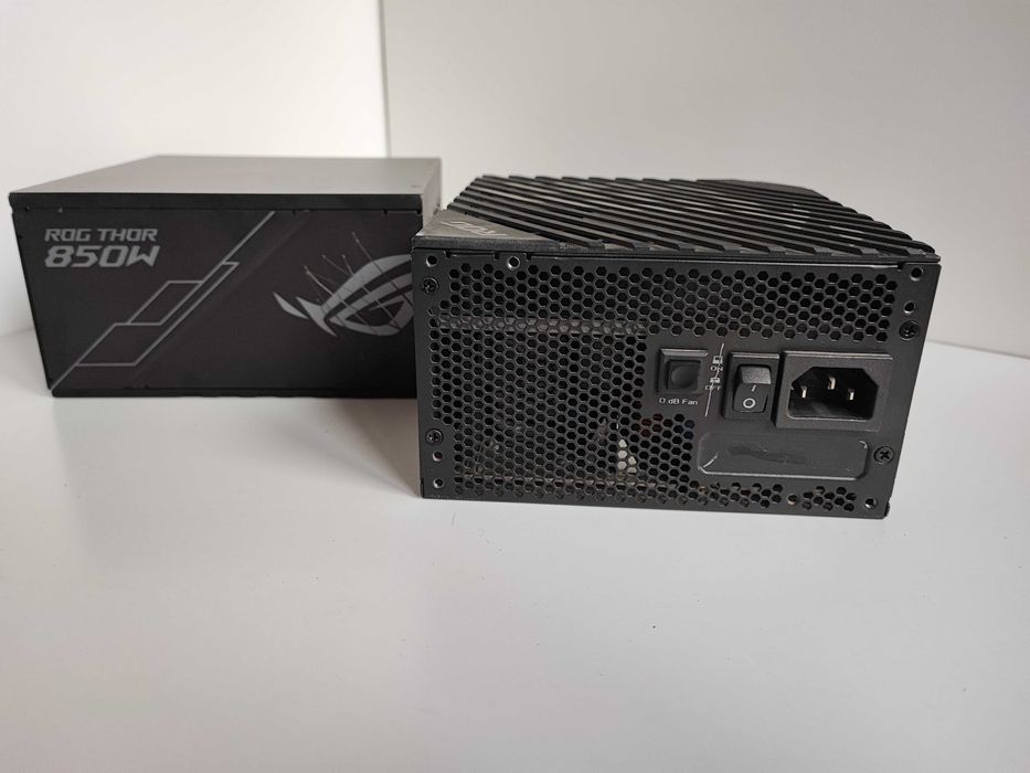 Блок живлення Asus Rog Thor 850W,80 Plus Platinum без шнура та кабелів