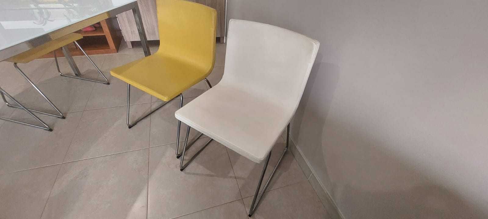 Moderno conjunto mesa de jantar e cadeiras