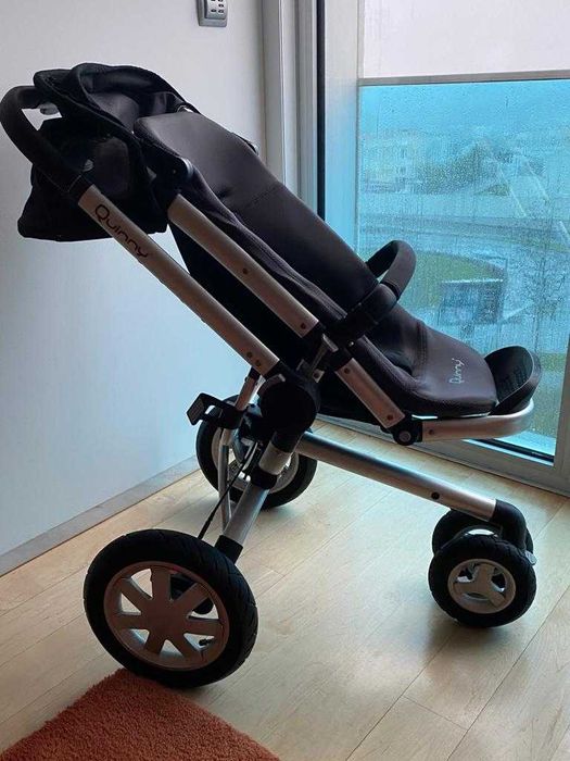Carro de Passeio "Quinny" cor preto + Babycoq Maxi Cosi