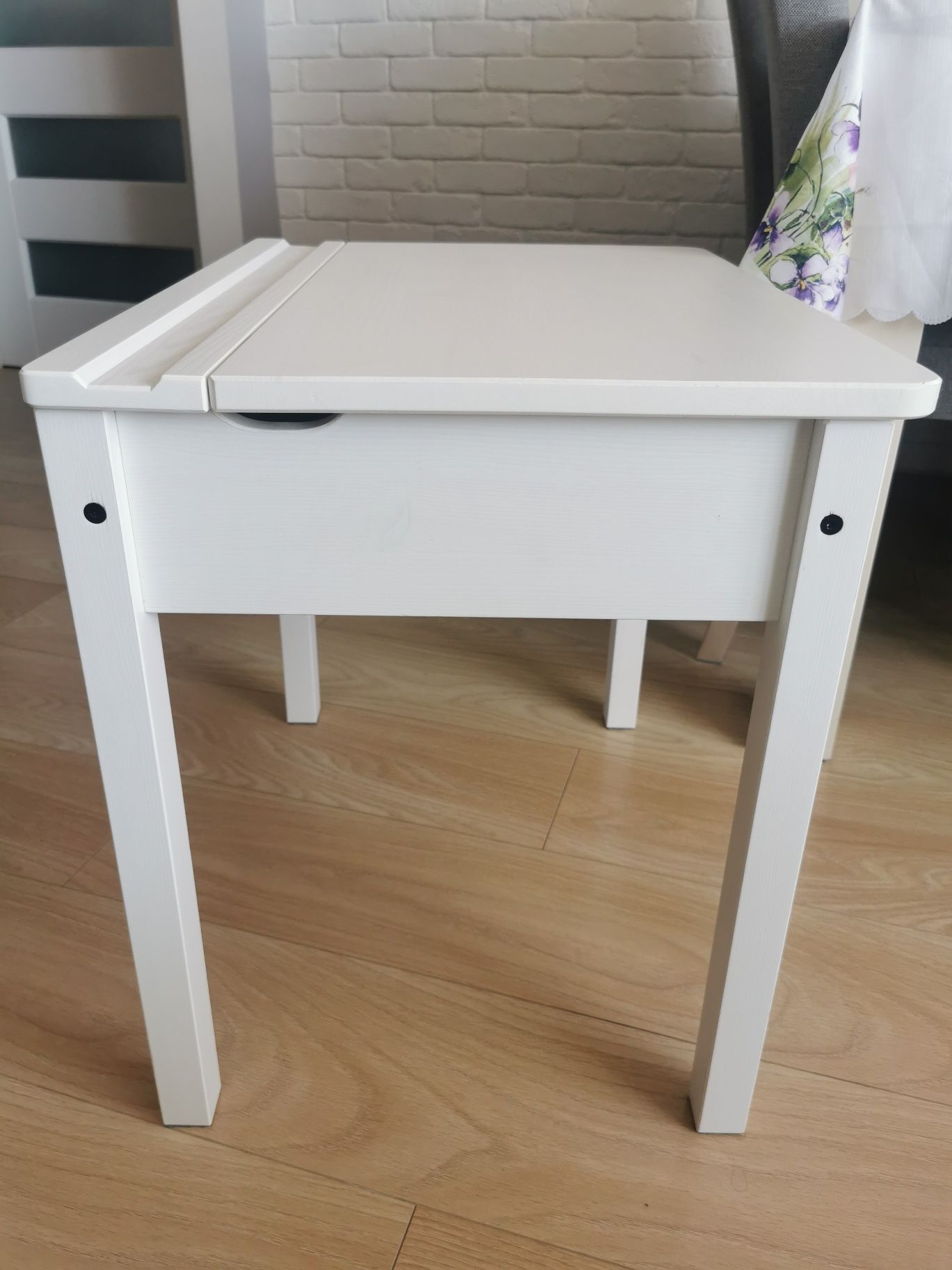 Sundvik ikea stolik, biurko dla dziecka biały
