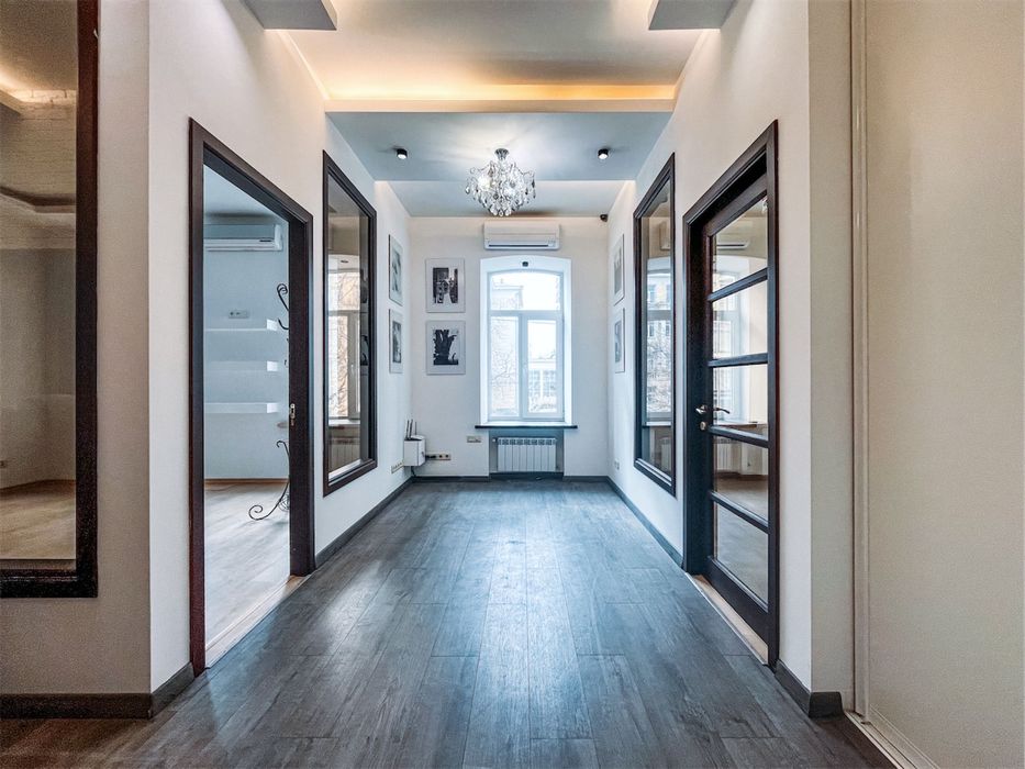 Продаж ПРЕКРАСНОГО ОФІСУ на Грецькій (над офісом є горище)