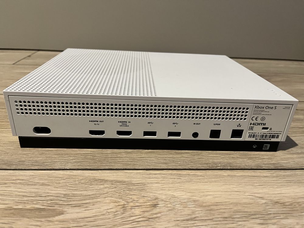 Xbox one s+plus pad+plus gry
