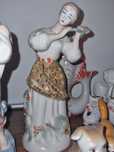 Figurka porcelanowa Dziewczyna z kaliną manufaktury Połonne