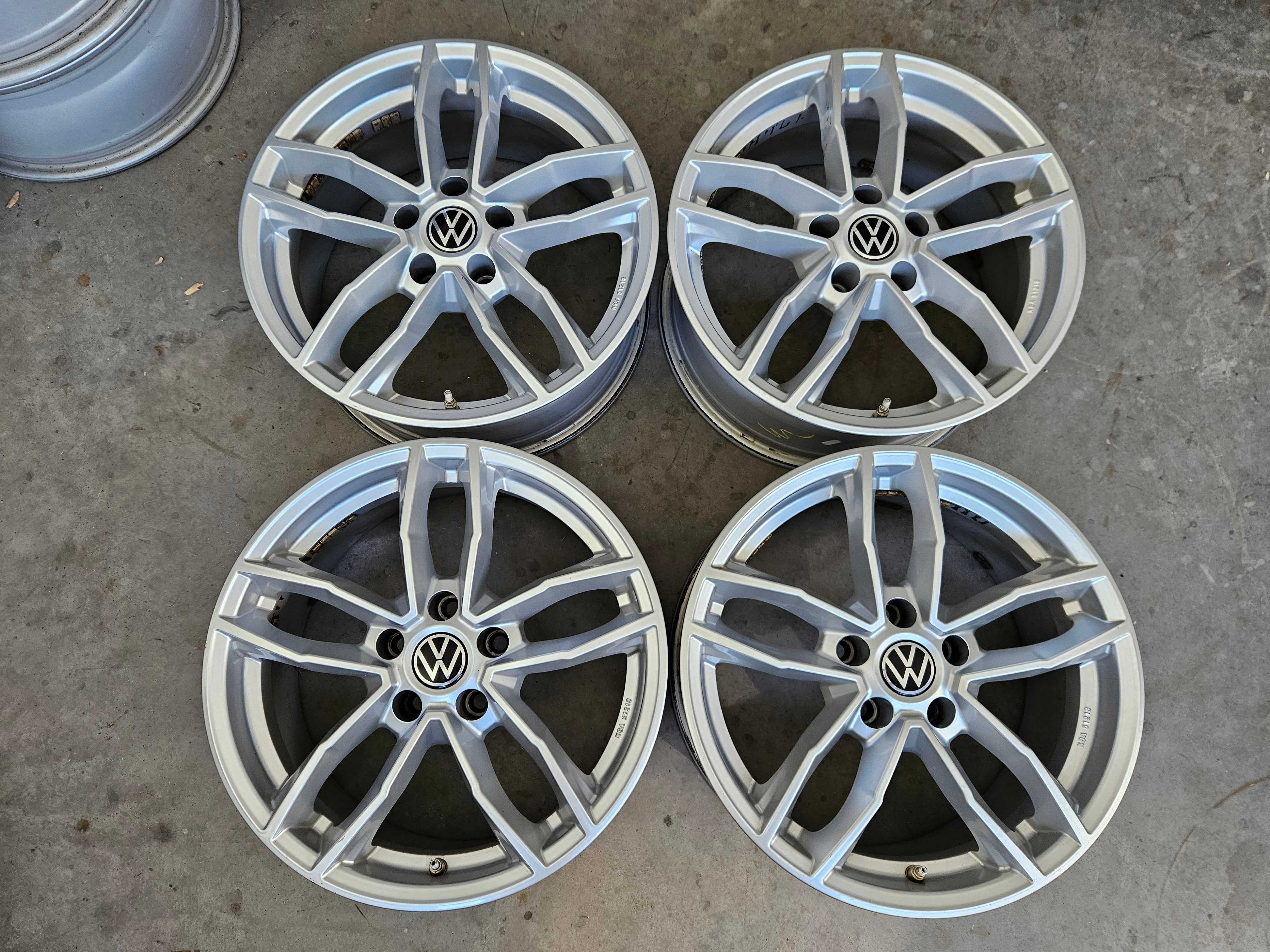 Alufelgi 17 VW Golf VII Plus Caddy Touran Passat b6 b7 b8 Tiguan 5x112