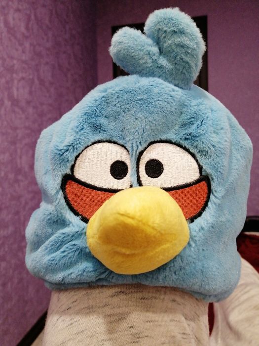 Шапка у вигляді птаха з "Angry birds.