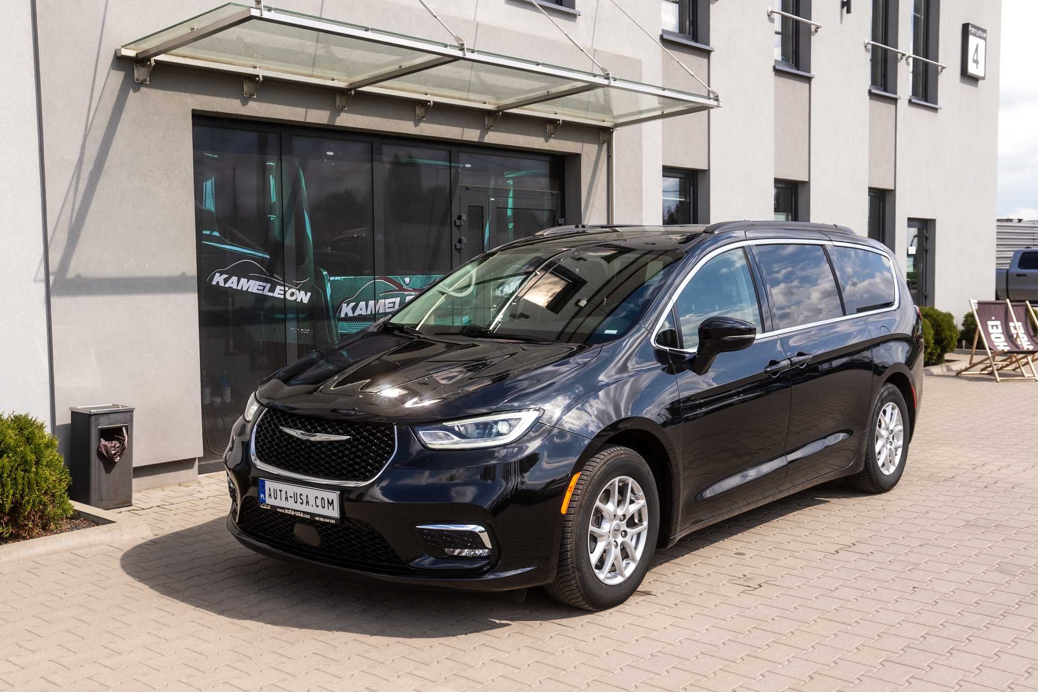 Wynajem Chrysler Pacifica NOWY MODEL z gazem BUS minivan